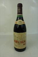 Lote 1427 - Garrafa de vinho tinto Barca Velha 1982 com um valor de na Garrafeira Nacional de 365,00€ . É importante salientar que, em 40 anos de história, o Barca Velha conheceu apenas dois Directores Técnicos/Enólogos o que lhe garante uma consistência 