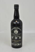 Lote 1435 - Lote de Garrafa de vinho do Porto "Delaforce" - Finest Vintage 1960