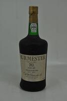 Lote 1444 - Lote de Garrafa de Vinho do Porto BURMESTER, 20 anos Tawny Sweet,engarrafado em 1990. Vinho de grande qualidade, para coleccionador.