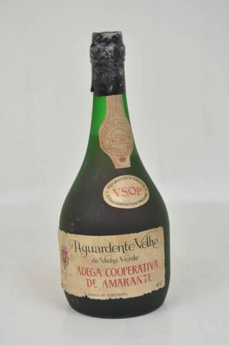 Lote 1565 - Lote de Garrafa de Aguardente velha de vinho verde "Adega Cooperativa de Amarante" VSOP. Para coleccionadores.