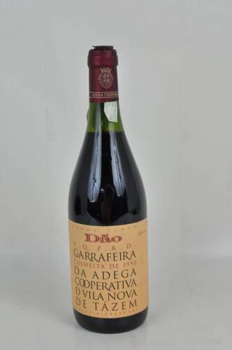 Lote 1578 - Lote de uma garrafa de vinho tinto Dão - garrafeira de 1990 Adega cooperativa Vila Nova de Tazém.