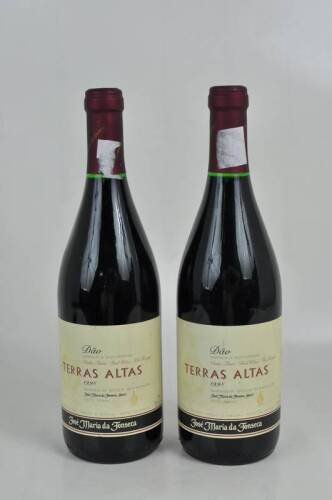 Lote 1579 - Lote de duas garrafas de vinho tinto do Dão - "Terras Altas" - 1998