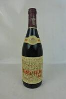 Lote 1598 - Lote de garrafa de vinho tinto Barca Velha 1985 com um valor de mercado superior a 300,00€. É importante salientar que, em 40 anos de história, o Barca Velha conheceu apenas dois Directores Técnicos/Enólogos o que lhe garante uma consistência 