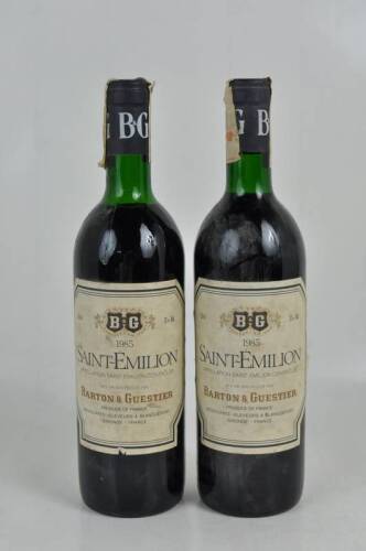 Lote 1623 - Lote de duas garrafas de vinho tinto "Saint Emilion" - 1985, Barton & Guestier. Para coleccionadores