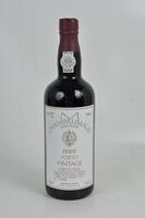 Lote 1670 - Lote de garrafa de Vinho do Porto, Champalimaud Viticultor, 1989 Porto Vintage Colheita de Vinho da "Quinta do Côtto" foram aprovados como "Vintage" 54000L que originaram 36000 garrafas e 72000 1/2 garrafas cabendo a esta o nº 08581. Para cole