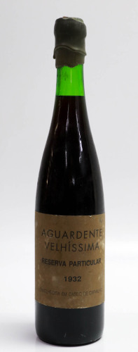 Lote 6 - AGUARDENTE VELHÍSSIMA 1932 - Garrafa de Aguardente Velhíssima Reserva Particular 1932, envelhecida em casco de carvalho (750 ml). Nota: lacre danificado