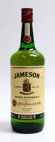 Lote 39 - IRISH WHISKEY JAMESON - Garrafa de whisky Jameson (43 % VOL - 1 Lt.). Garrafa dos Anos 1990'S.