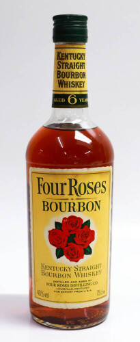 Lote 40 - BOURBON WHISKEY FOUR ROSES AGED 6 YEARS OLD - Garrafa de whisky Bourbon (43% VOL - 75 cl). Garrafa dos Anos 1970'S. Nota: garrafa idêntica vendida por £ 90,00 + comissões (Aproxim. € 110,00). Consultar valor indicativo em https://whiskyauctionee