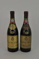 Lote 1727 - Duas garrafas de vinho tinto velho Casal da Azenha, colheita de 1966, Azenhas do Mar. Para coleccionadores. Nota: falhas nos rótulos.