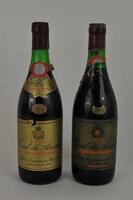 Lote 1748 - Duas garrafas de vinho tinto velho Casal da Azenha, colheita de 1966, Azenhas do Mar. Para coleccionadores. Nota: falhas nos rótulos.