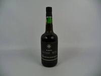 Lote 1749 - Garrafa de Vinho do Porto Ramos Pinto Vintage 1975, Adriano Ramos Pinto. Com valor de venda na Garrafeira Nacional de 120€. Para coleccionadores.