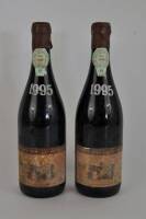 Lote 1977 - Duas garrafas de vinho tinto Porta dos Cavaleiros, Reserva de 1995, Caves de São João. Dão. Para coleccionadores. Valor de venda de cada garrafa na Garrafeira LusaWines de 17,5€., total do lote 35€. Nota: perdas ligeiras, pequenas falhas nos r