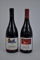 Lote 1995 - Duas garrafas de vinho tinto Esporão Reserva, sendo uma da colheita de1986 (1º ano de produção) com rótulo de João Hogan (P.V.P. em garrafeiras nacionais de mais de 60€) e a outra da colheita de 1999 com rótulo da autoria de Pedro Proença (ven