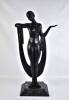 Lote 2626 - Escultura em bronze art nova representando figura feminina assente em base de pedra mármore negra. Alt.83cm - 2