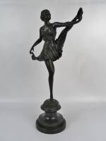 Lote 2652 - Escultura Art Nova em bronze assinada (Bruno Pack) e numerada (A1257), representando bailarina. Alt. 57cm. Nota: Adquirida em antiquário de Espanha por 1.800€