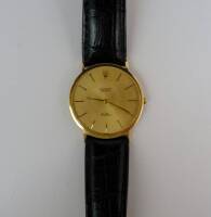 Lote 2783 - Relógio da marca Rolex, modelo Cellini, caixa de ouro amarelo de 18Kt, relógio com um valor de cerca de 2.000€ em sites de segunda mão. Movimento mecânico, caixa de ouro 18kt com 33mm de diâmetro, mostrador dourado com marcadores, bracelete de