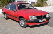 Lote 2856 - Veiculo ligeiro marca Opel, modelo 1604 S - 2 Door Sedan de Luxe, categoria Ligeiro, Nº Portas 2, Ano 1982, cilindrada 1598 cc, combustível Gasolina, cor vermelho, Nacional