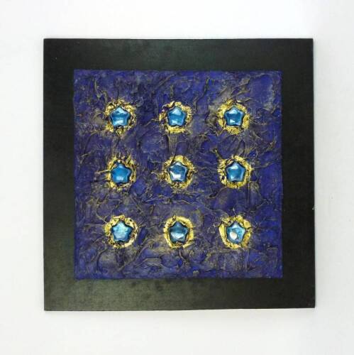 Lote 12 - Técnica mista sobre platex pintada a azul com pedras azuis com 40x40 cm