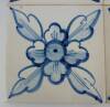 Lote 179 - Painel de 4 azulejos, decorados à maneira do séc. XVIII, com motivos vegetalistas em azul, com 14x14 cm. Nota: Azulejos aplicados em placa de contraplacado (canto com defeito, colado) - 2