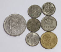 Lote 60 - PESETAS, ESPANHA - Sete moedas: Moeda de 5 Pesetas, Amadeo i Rey de Espana de 1891; Moeda de 500 pesetas, João Carlos e Sofia de 1989; Moeda de 5 pesetas, João Carlos e Rei de Espana de 1975; Moeda de 5 pesetas, Espana 82 de 1980; Moeda de 25 pe