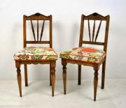 Lote 15 - Par de cadeiras em madeira, recicladas forradas a tecido em Patchwork, com 87x43x40 cm, Nota: Como Novo
