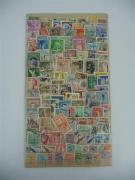 Lote 435 - Filatelia - Selos; Classificador com 136 selos usados de Diversos Países