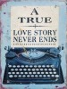 Lote 66 - PLACA PUBLICITÁRIA ESTILO VINTAGE - Em folha metálica policromada de formato rectangular com a inscrição "A True - Love Story Never Ends". Dim: 33x25 cm. Nota: em bom estado