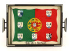 Lote 67 - BANDEJA - Modelo vintage em madeira com aplicações em osso, fundo decorado com bandeira de Portugal e brasões das colónias. Dim: 7x48x32 cm