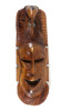 Lote 119 - ARTE AFRICANA, MÁSCARA - Máscaras em madeira exótixa entalhada com decoração relevada, encimada por figura zoomórfica. Dim: 42 cm