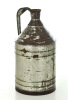 Lote 7 - BILHA PARA PETRÓLEO ANTIGA - Em folha de metal zincada com pega. Capacidade de 50 litros. Dim: 70 cm - 3