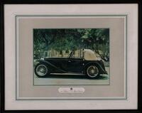 Lote 186 - MG TB, GRAVURA SOBRE PAPEL - Gravura colorida representando MG, modelo TB Midget Cabriolet 1939 Tickford. Dim: 21x28 cm (moldura com 42,5x52,5 cm). Nota: reverso com folha impressa com as especificações técnicas do automóvel