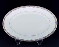 Lote 209 - TRAVESSA EM PORCELANA DE COIMBRA, ANTIGA - Formato oval em porcelana marcada na base, decoração policromada com friso floral. Dim: 4x35x23 cm