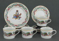 Lote 501 - SPAL, CHÁVENAS E PRATOS EM PORCELANA - Conjunto de 11 peças marcadas na base, desenho Whimsy Christmas, 1992, com motivos natalícios policromados, composto por 4 chávenas de chá com pires e 3 pratos de bolo. Dim: 20 cm (pratos de bolo)