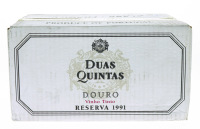 Lote 27 - DUAS QUINTA RESERVA 1991 - 6 garrafas de Vinho Tinto, Reserva 1991, Douro DOC, Adriano Ramos Pinto, Vila Nova de Gaia, (750ml - 12%vol.). Nota: conjunto com um valor de venda de € 359,40. Em caixa de cartão original fechada. Consultar valor indi