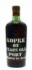 Lote 50 - PORTO KOPKE 10 ANOS - Garrafa de Vinho do Porto, 10 Anos, Envelhecido em Casco, engarrafado em 1982, C.N. Kopke & Cª, Vila Nova de Gaia, (750ml - 20%vol.). Nota: em caixa de cartão original - 2