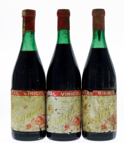 Lote 63 - ERMIDA - 3 garrafas de Vinho Tinto, Ermida, Real Vinícola, (750ml). Nota: garrafas antigas, rótulos algo danificados