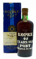 Lote 80 - PORTO KOPKE 10 ANOS - Garrafa de Vinho do Porto, 10 Anos, Envelhecido em Casco, engarrafado em 1982, C.N. Kopke & Cª, Vila Nova de Gaia, (750ml - 20%vol.). Nota: em caixa de cartão original