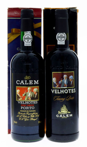 Lote 150 - PORTO CÁLEM VELHOTES - 2 garrafas de Vinho do Porto sendo 1 garrafa Tawny e 1 garrafa Fine Tawny, (750ml). Nota: em caixas de cartão originais