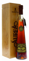 Lote 152 - AGUARDENTE ÁUREA 10 ANOS - Garrafa de Aguardente Vínica Velha, 10 anos, Caves Primavera, Águeda, (500ml - 40%vol.). Nota: garrafa idêntica à venda por € 59. Garrafa comemorativa dos 60 Anos das Caves, em caixa de madeira original. Consultar val