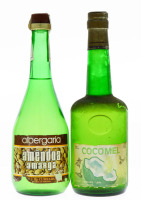 Lote 176 - GARRAFAS DE LICOR - Conjunto de 2 garrafas de Licor sendo 1 garrafa de Amêndoa Amarga Albergaria, Caves da Cumeada, (750ml - 20%vol.) e 1 garrafa de Cocomel, Caves Borlido, (750ml - 20%vol.)