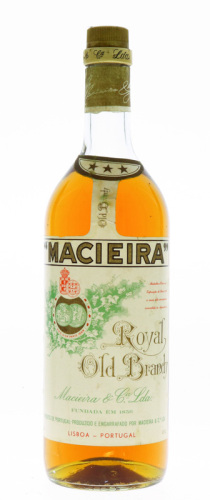 Lote 329 - BRANDY MACIEIRA - Garrafa de Royal Old Brandy, 3 Estrelas, Macieira & Cª, Lisboa, (1000ml - 40%vol.). Nota: garrafa antiga