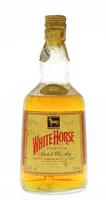 Lote 341 - WHISKY WHITE HORSE - Garrafa de Whisky, Fine Old Scotch Whisky, White Horse Distillers, Escócia, (700ml - 40%vol.). Nota: garrafa antiga, apresenta perda