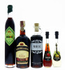 Lote 354 - GARRAFAS DIVERSAS - Conjunto de 5 garrafas sendo 1 garrafa de Licor de Ginja com Fruto Albergaria, (700ml - 18%vol.), 1 garrafa de Creme de Noix, Distillerie des Terres Rouges, França, (500ml - 18%vol.), 1 garrafa de Liqueur Noix, (500ml - 30%v - 2