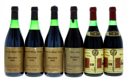 Lote 358 - GARRAFAS DE VINHO TINTO - Conjunto de 6 garrafas de Vinho Tinto sendo 4 garrafas de Cooperativa Agrícola da Granja, Reserva 1985, (750ml - 12%vol.) e 2 garrafas de Dom Silvano Reserva, (750ml - 11,7%vol.)