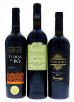 Lote 413 - GARRAFAS DE VINHO TINTO - Conjunto de 3 garrafas de Vinho Tinto sendo 1 garrafa de Vinha Maria, Premium 2016 DOC Dão, (750ml - 13%vol.), 1 garrafa de Casa Ermelinda Freitas, Terras do Pó, Reserva 2013, (750ml - 14%vol.) e 1 garrafa de Vinho reg