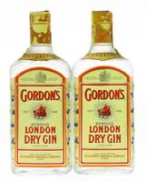 Lote 415 - GIN GORDON'S - 2 garrafas de Gin, Gordon's Special London Dry Gin, Alexander Gordon & Company, England, (700ml - 40%vol.)