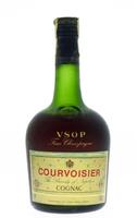 Lote 565 - COGNAC COUVOISIER - Garrafa de Cognac Francês, VSOP Fine Champagne, The Brandy of Napoleon, Jarnac, França, (700ml - 40%vol.)