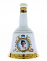 Lote 575 - WHISKY BELL'S - Garrafa Decanter em porcelana de Whisky, Edição Comemorativa do 60º Aniversário da Rainha Isabel II, (750ml - 43%vol.). Nota: garrafa idêntica à venda por € 175. Consultar valor indicativo em https://t.ly/XPyK