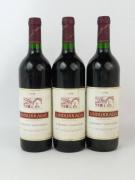 Lote 2038 - Três garrafas de Vinho Tinto Undurraga 1998 Colchagua Valley Cabernet Sauvignon, Chile