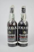 Lote 2040 - Duas garrafas de vinho da Madeira Veiga França Sercial Dry. Nota: Garrafa antiga anos 70